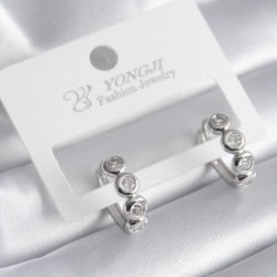 Mey İthalat® Pirinç Gümüş Renk Zirkon Taşlı Kadın Küpe