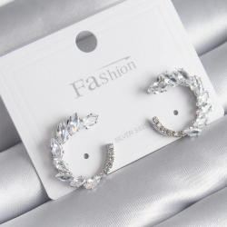 Mey İthalat® Pirinç Gümüş Renk Zirkon Taşlı Kadın Küpe