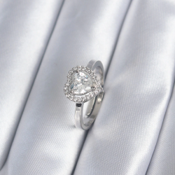 Mey İthalat® Pirinç Gümüş Renk Zirkon Taşlı Kalp Charm Model Kadın Yüzük