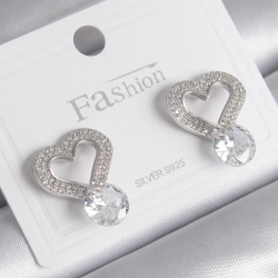 Mey İthalat® Pirinç Gümüş Renk Zirkon Taşlı Kalp Model Damla Zirkon Taş Detay Kadın Küpe