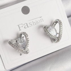 Mey İthalat® Pirinç Gümüş Renk Zirkon Taşlı Kalp Model Kadın Küpe