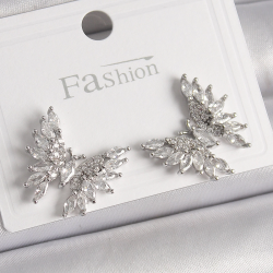 Mey İthalat® Pirinç Gümüş Renk Zirkon Taşlı Kelebek Model Kadın Küpe