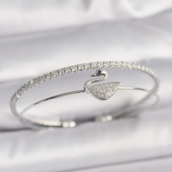 Mey İthalat® Pirinç Gümüş Renk Zirkon Taşlı Kuğu Model Kadın Bileklik