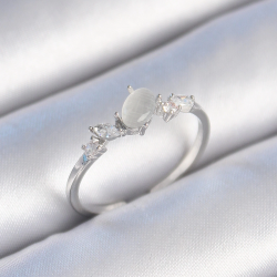 Mey İthalat® Pirinç Gümüş Renk Zirkon Taşlı Oval Beyaz Mineli Kadın Yüzük