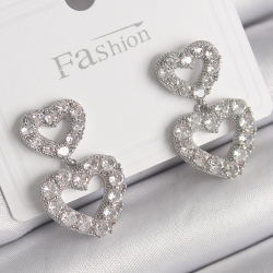 Mey İthalat® Pirinç Gümüş Renk Zirkon Taşlı Sallantı Kalp Model Kadın Küpe