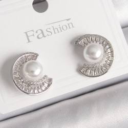 Mey İthalat® Pirinç Gümüş Renk Zirkon Taşlı Salyangoz Model İnci Detay Kadın Küpe