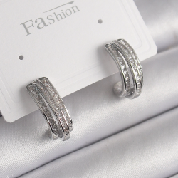 Mey İthalat® Pirinç Gümüş Renk Zirkon Taşlı Yarım Halka Model Kadın Küpe