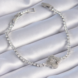 Mey İthalat® Pirinç Gümüş Renk Zirkon Taşlı Yonca Model Kadın Bileklik