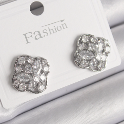 Mey İthalat® Pirinç Gümüş Renk Zirkon Taşlı Yonca Model Kadın Küpe