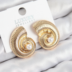 Mey İthalat® Pirinç İnci Detaylı Girdap Model Gold Renk Kadın Küpe