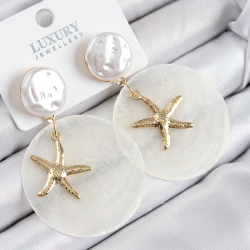 Mey İthalat® Pirinç İncili Deniz Kabuğu Figürlü Sedef Model Gold Renk Kadın Küpe