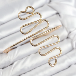 Mey İthalat® Pirinç Kıvrımlı Model Gold Renk Kadın Pazu Bileklik