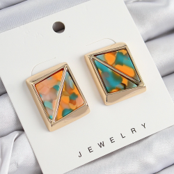 Mey İthalat® Pirinç  Turuncu Yeşil Üçgen Kesim Detaylı Kare Model Vintage Gold Renk Kadın Küpe