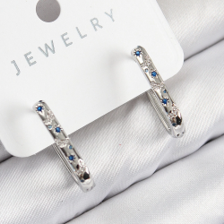 Mey İthalat® Pirinç Zirkon Taşlı Çiçek Desenli Model Gümüş Renk Kadın Küpe