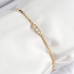 Mey İthalat® Pirinç Zirkon Taşlı Dikdörtgen Model Ezme Zincir Gold Renk Kadın Bileklik