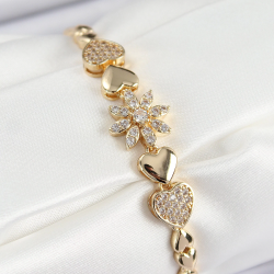 Mey İthalat® Pirinç Zirkon Taşlı Kalp Detaylı Çiçek Model Gold Renk Kadın Bileklik