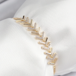 Mey İthalat® Pirinç Zirkon Taşlı Sıralı Ok Model Gold Renk Asansörlü Kadın Bileklik