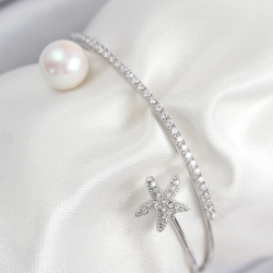 Mey İthalat® Pirinç Zirkon Taşlı Yıldız Ve İnci Model Gümüş Renk Kadın Bileklik