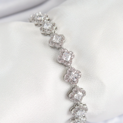 Mey İthalat® Pirinç Zirkon Taşlı Yonca Baget Model Gümüş Renk VIP Seri Kadın Bileklik