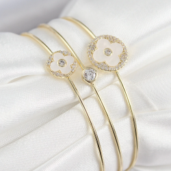 Mey İthalat® Pirinç Zirkon Taşlı Yonca Model Gold Renk Vip 3'lü Kadın Bileklik