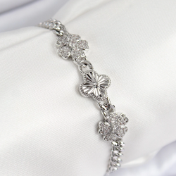 Mey İthalat® Pirinç Zirkon Taşlı Yonca Model Gümüş Renk Kadın Bileklik