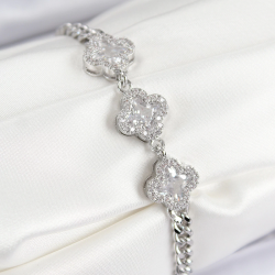 Mey İthalat® Pirinç Zirkon Taşlı Yonca Model Gümüş Renk Kadın Bileklik