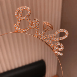 Mey İthalat® Rose Gold Renkli Taşlı “Bride” Gelin Tacı – El Yazısı Yazı Tipiyle