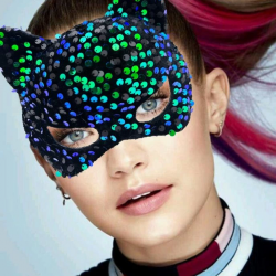 Mey İthalat® Siyah Kadife Kumaş Üzerine Mavi Yeşilli Payetli Pullu Parti Maskesi 16x14 cm