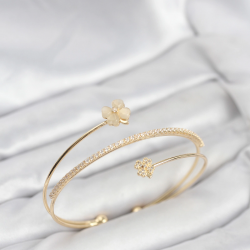 Mey İthalat® Yonca Çiçek Model Pirinç Gold Renk Kadın Bileklik