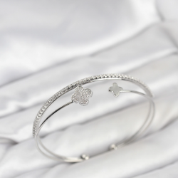 Mey İthalat® Yonca Model Pirinç Gümüş Renk Kadın Bileklik