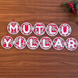 Mey İthalat®  11 Harfli Kırmızı Beyaz İpli MUTLU YILLAR Yazılı Ahşap Yılbaşı Ağaç Süsü