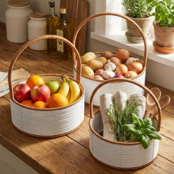 Mey İthalat®  3 Boy İç İçe Geçebilen Plastik Rattan Sepetler–Beyaz Renkli,Kahverengi Saplı, Çok Amaçlı Düzenleyici ve Sunum Sepeti Seti