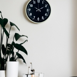 Mey İthalat® 36 Cm Krem Zarif Duvar Saati