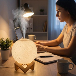 Mey İthalat®  3D Ay Tasarımlı Su Yenilemeli USB Hava Nemlendiricisi – Dokunmatik, 3 Renk Işık Modlu (Gün Işığı / Beyaz / Sarı Işık) Gece ası