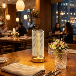 Mey İthalat®  Dalgalı Silindirik Kristal Çizgili Model LED Masa ası – Gold Tabanlı, Dokunmatik, 3 Renk Işık Modlu, Şarjlı Modern Dekoratif Gece ası