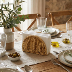 Mey İthalat®  Dekoratif Plastik Rattan Yarım Yuvarlak Peçetelik–Doğal Hasır Dokulu Masaüstü Peçete Standı