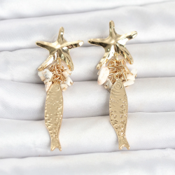 Mey İthalat® Deniz Yıldızı ve Balık Detaylı Krem Taşlı Gold Renk Kadın Küpe