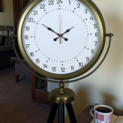 Mey İthalat® Eskitme 24 Saat Göstergeli Özel Tasarım Tripod Ayaklı Saat