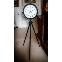 Mey İthalat® Eskitme Tripod Ayaklı Dekoratif Saat