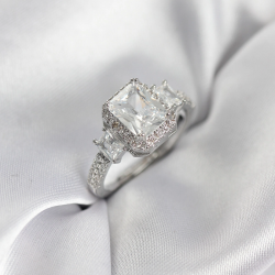 Mey İthalat® Gümüş Renk Kare Baget Zirkon Taşlı Tek Taş Model Kadın Yüzük