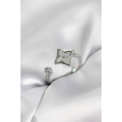 Mey İthalat® Gümüş Renk Köşeli Yonca Model Zirkon Taşlı Kadın Yüzük