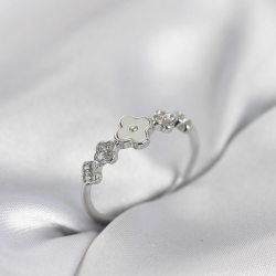 Mey İthalat® Gümüş Renk Minimal Yonca ve Zirkon Taşlı Kadın Yüzük