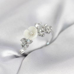 Mey İthalat® Gümüş Renk Pirinç Çiçek Model Zirkon Taşlı Kadın Yüzük