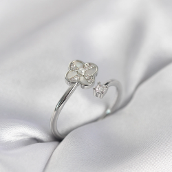 Mey İthalat® Gümüş Renk Zirkon Taşlı Yonca Model Kadın Yüzük