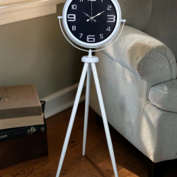 Mey İthalat® Kontrast Tasarım Beyaz Tripod Ayaklı Saat