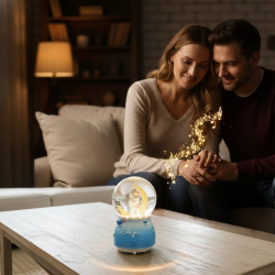 Mey İthalat® Pilli Işıklı Müzikli Kar Küresi–Hilal Ay Figürlü Romantik Masaüstü Biblo, LED Aydınlatmalı Dekoratif Hediyelik Kar Küresi