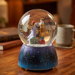 Mey İthalat® Pilli Işıklı Müzikli Kar Küresi–Valizli Sevgili Çift Figürlü Eğlenceli Masaüstü Biblo, LED Aydınlatmalı Dekoratif Hediyelik Kar Küresi