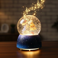 Mey İthalat® Pilli Işıklı Müzikli Kar Küresi–Valizli Sevgili Çift Figürlü Eğlenceli Masaüstü Biblo, LED Aydınlatmalı Dekoratif Hediyelik Kar Küresi