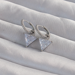 Mey İthalat® Pirinç Gümüş Renk Üçgen Zirkon Taşlı Sallantılı Halka Küpe