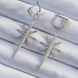 Mey İthalat® Pirinç Gümüş Renk Zirkon Taş Kaplama Kutup Yıldızı Tasarımlı Kadın Küpe